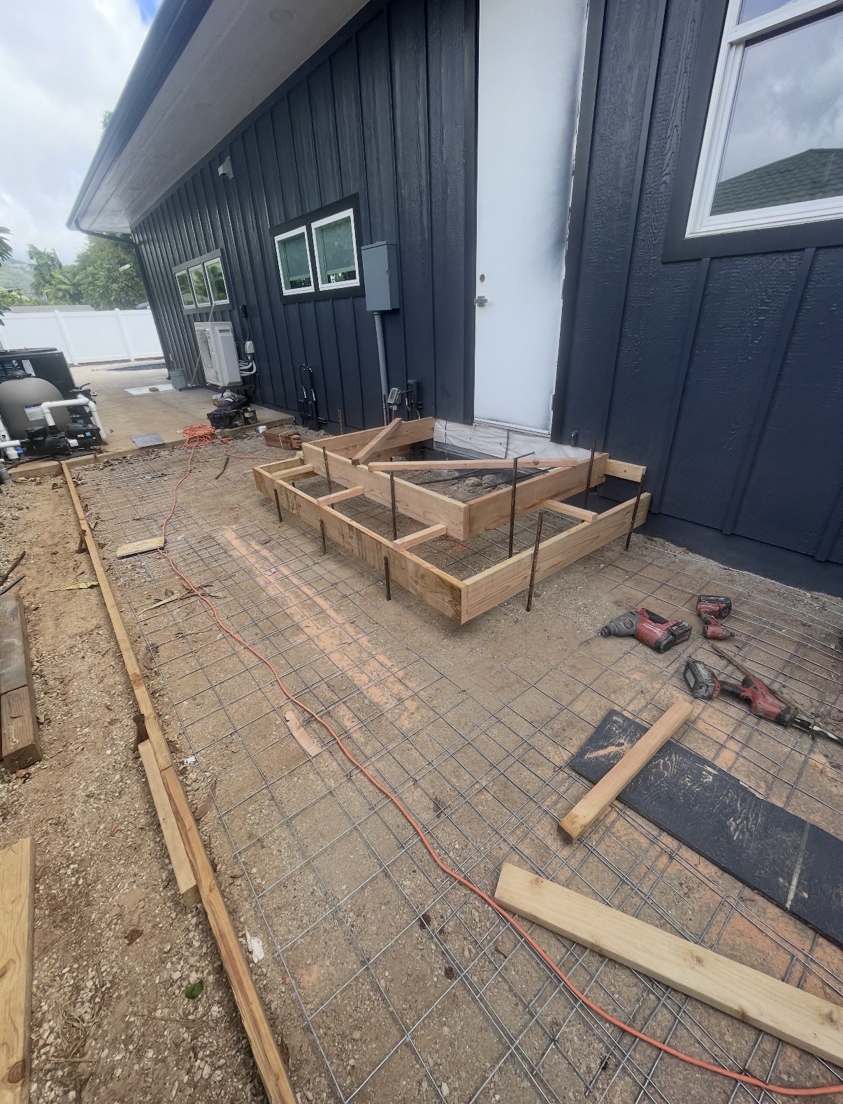 Side walkway reinforcement and entry step formwork